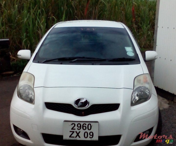 2009' Toyota Vitz photo #3