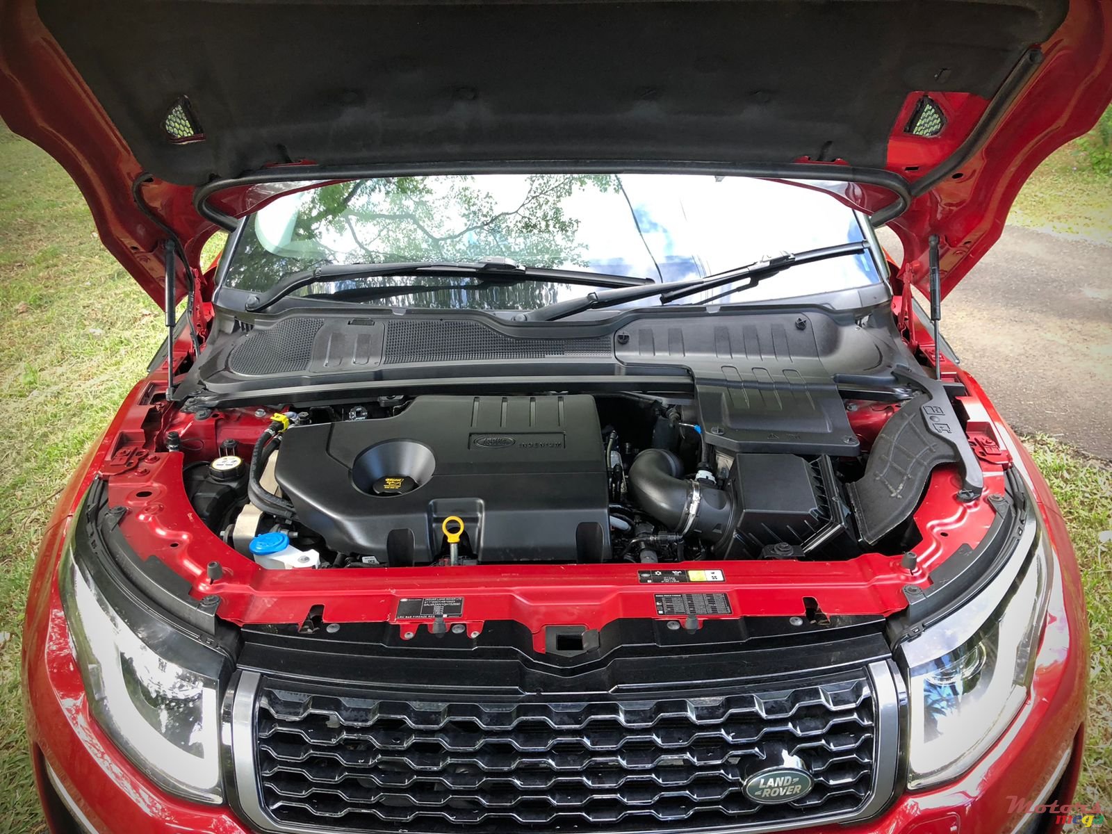 2016' Land Rover Range Rover Evoque Sport photo #2