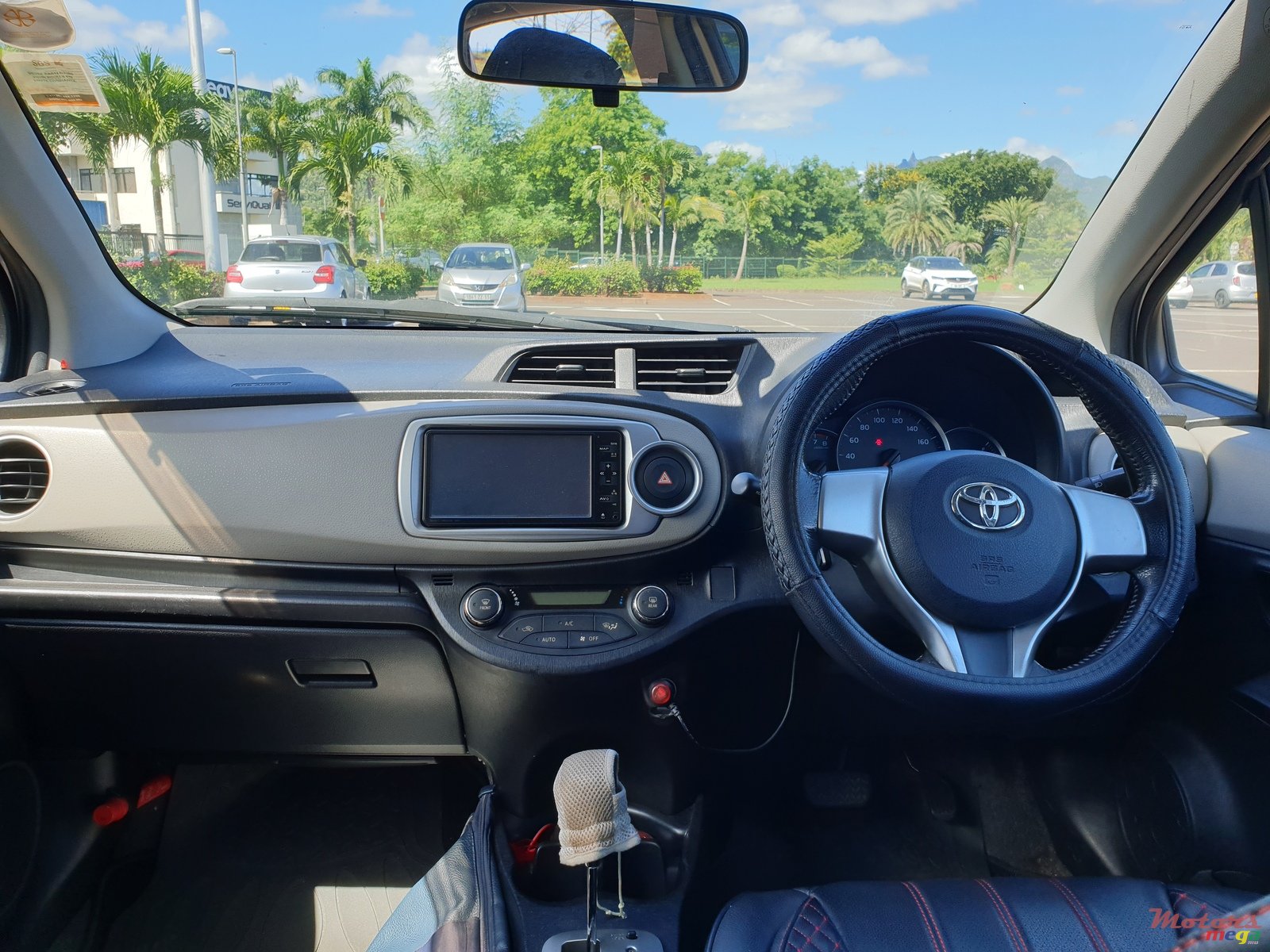 2011' Toyota Vitz photo #1