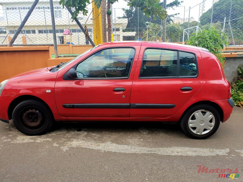 2005' Renault Clio photo #3