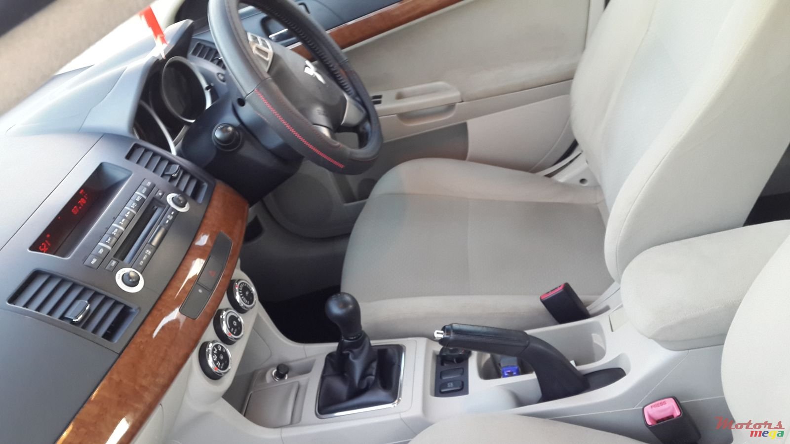 2009' Mitsubishi Lancer X photo #6