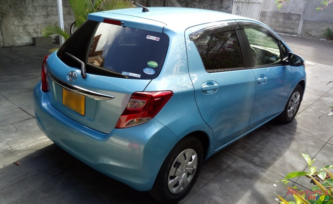 2015' Toyota Vitz photo #2