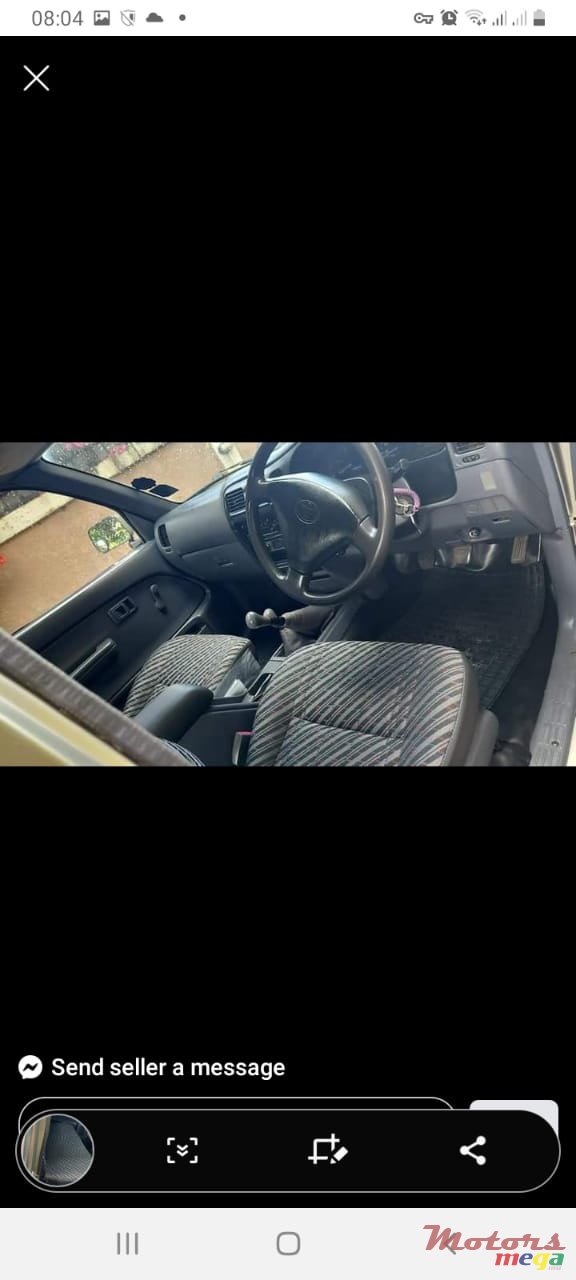 2004' Toyota Hilux photo #2
