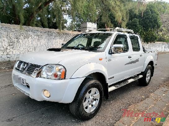 2014' Nissan Hardbody photo #1