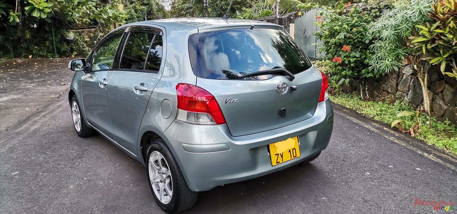 2010' Toyota Vitz photo #6