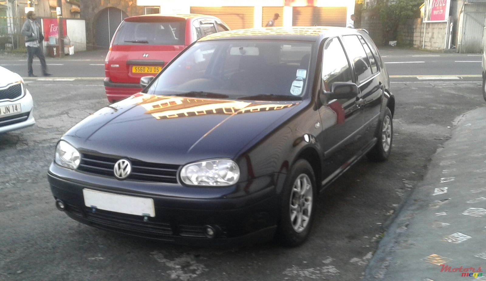 2001' Volkswagen Golf photo #2