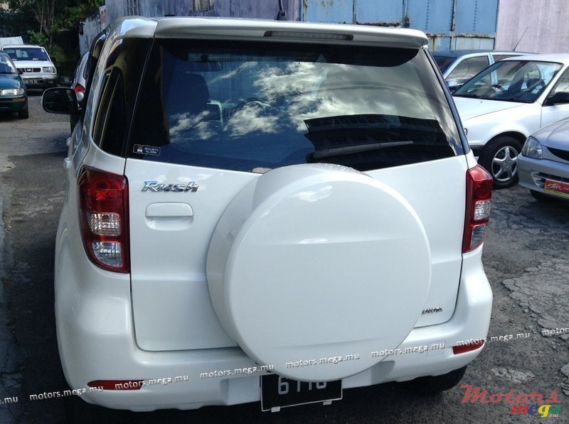 2006' Toyota Rush photo #3