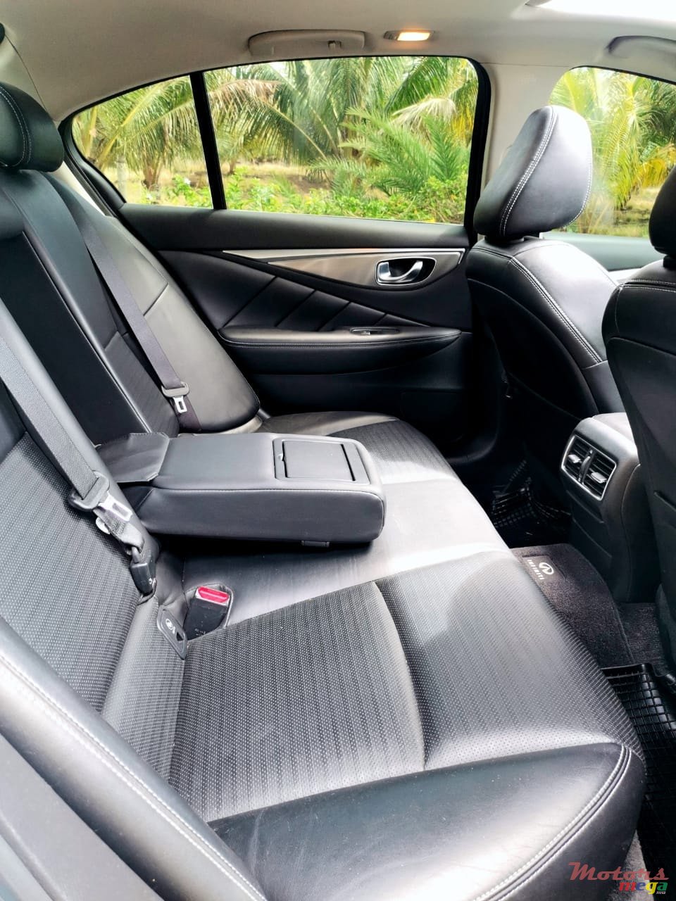 2016' Infiniti Q50 photo #7