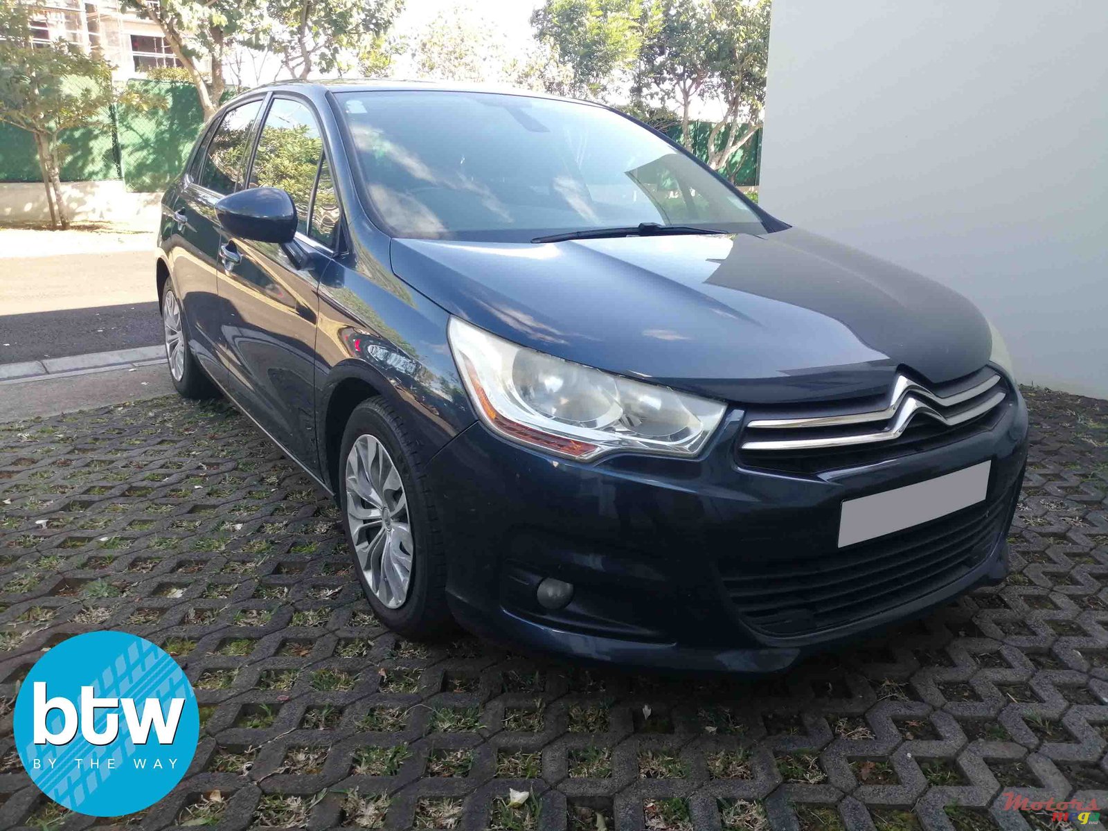 2011' Citroen C4 photo #1