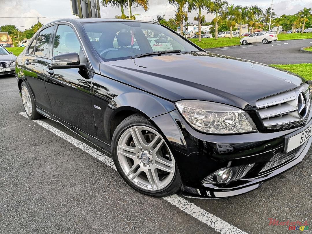 2009' Mercedes-Benz C-Class photo #1