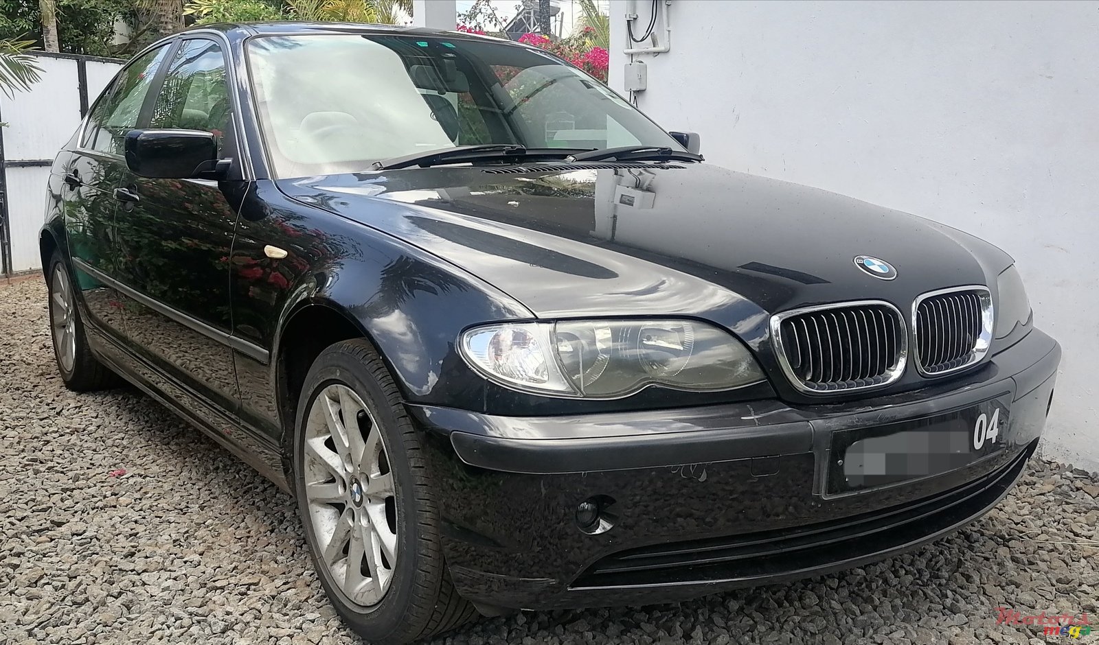 2004' BMW 3 Series Compact photo #2