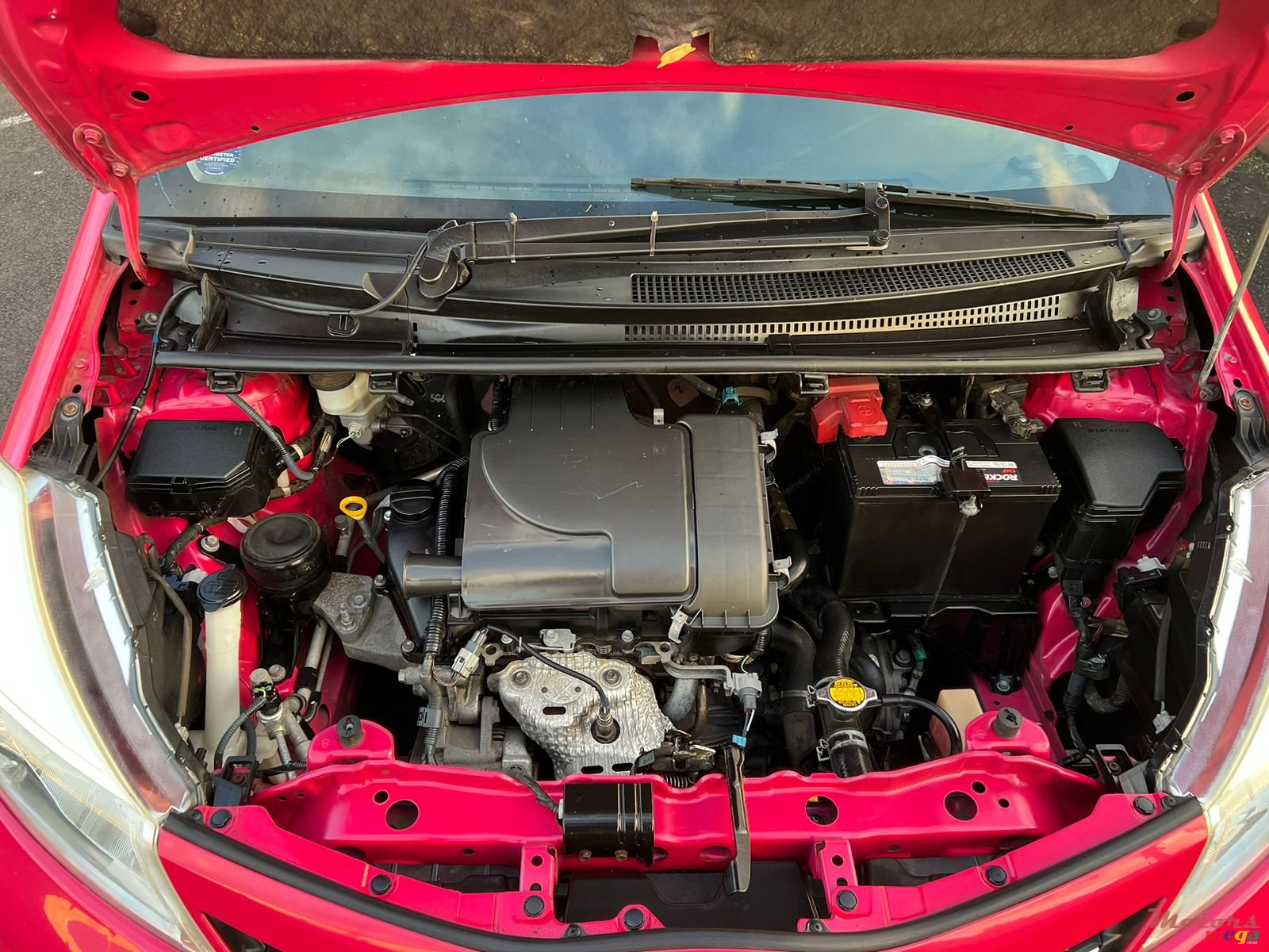 2011' Toyota Vitz photo #7