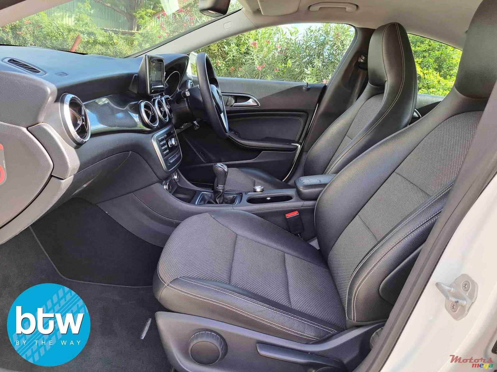 2014' Mercedes-Benz CLA 180 photo #5