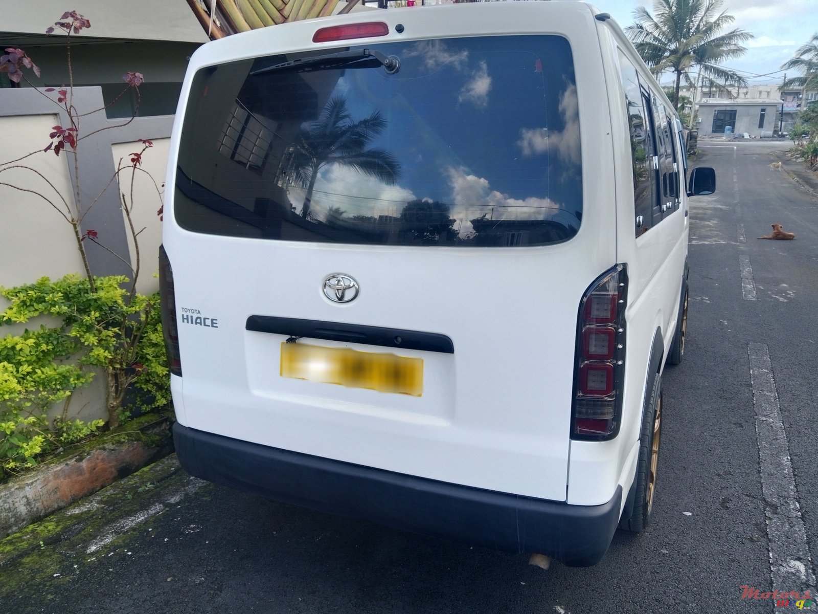 2010' Toyota Hiace photo #3