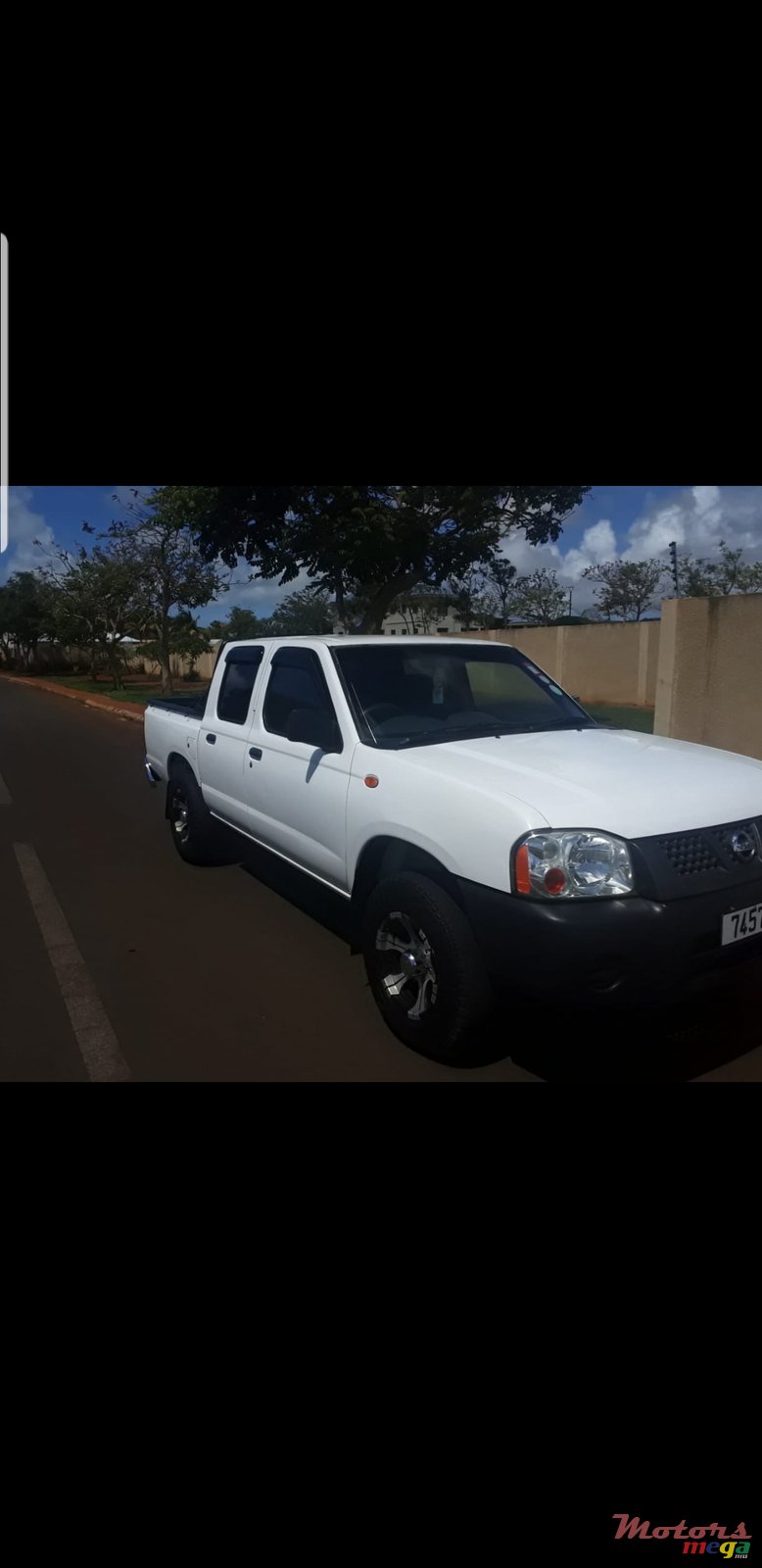 2012' Nissan NP300 photo #5