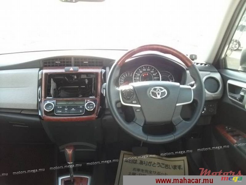 2012' Toyota Corolla Luxel photo #4
