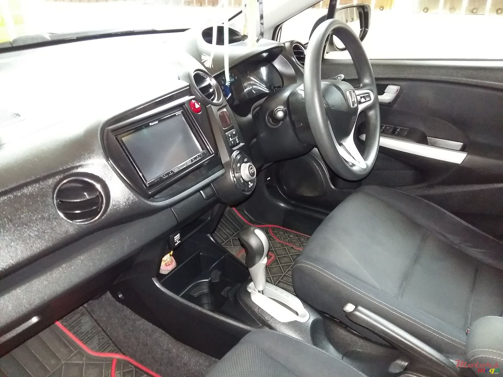 2012' Honda Insight photo #3