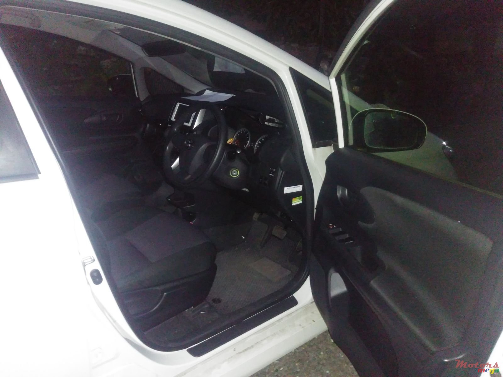 2013' Toyota Wish photo #2