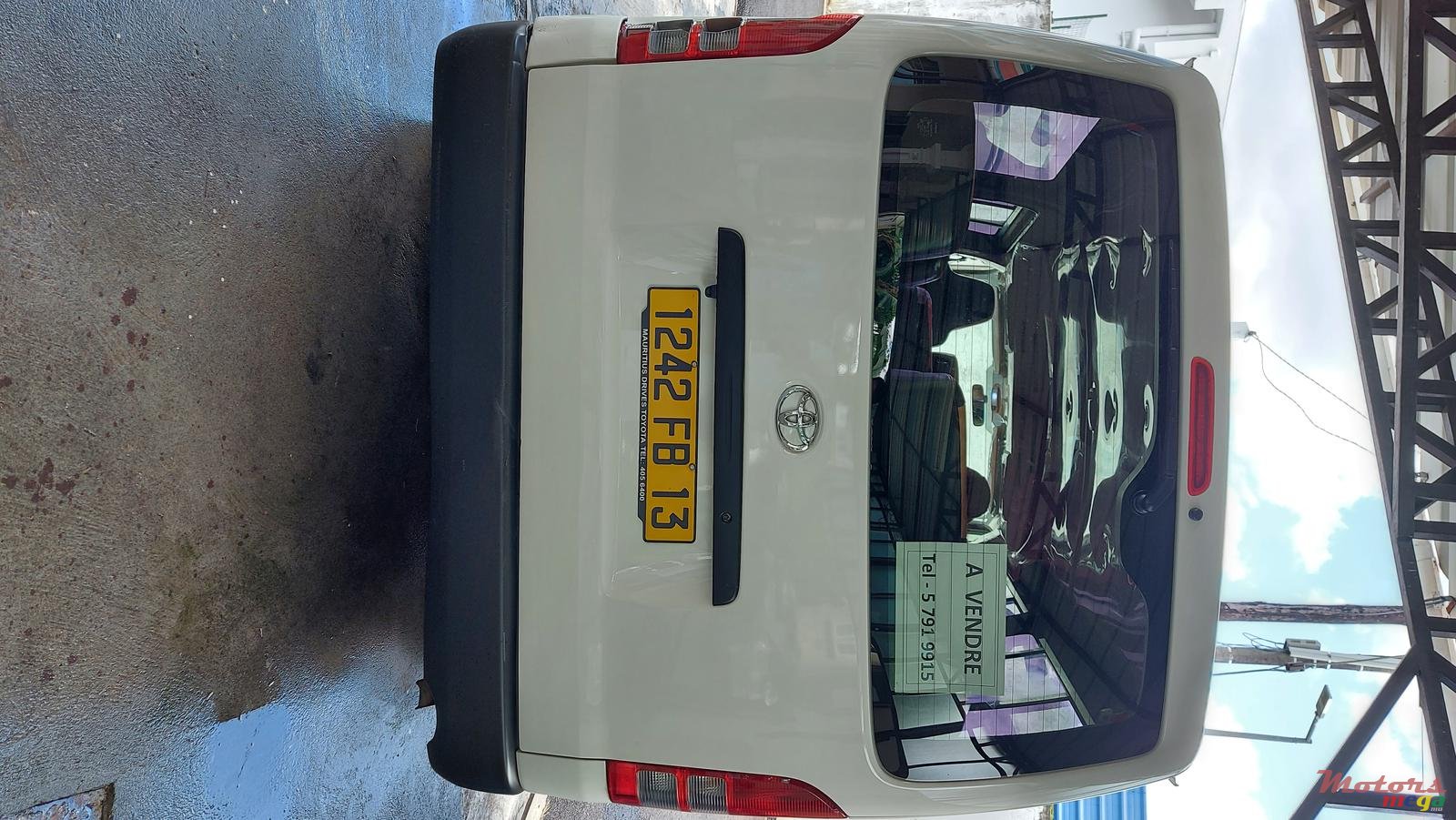 2013' Toyota HiAce photo #6