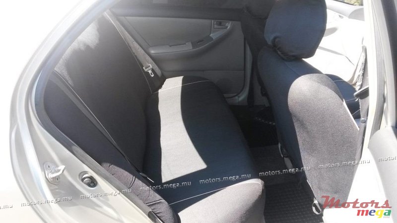 2001' Toyota Corolla NZE photo #2