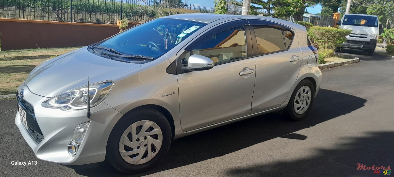 2016' Toyota Aqua photo #1