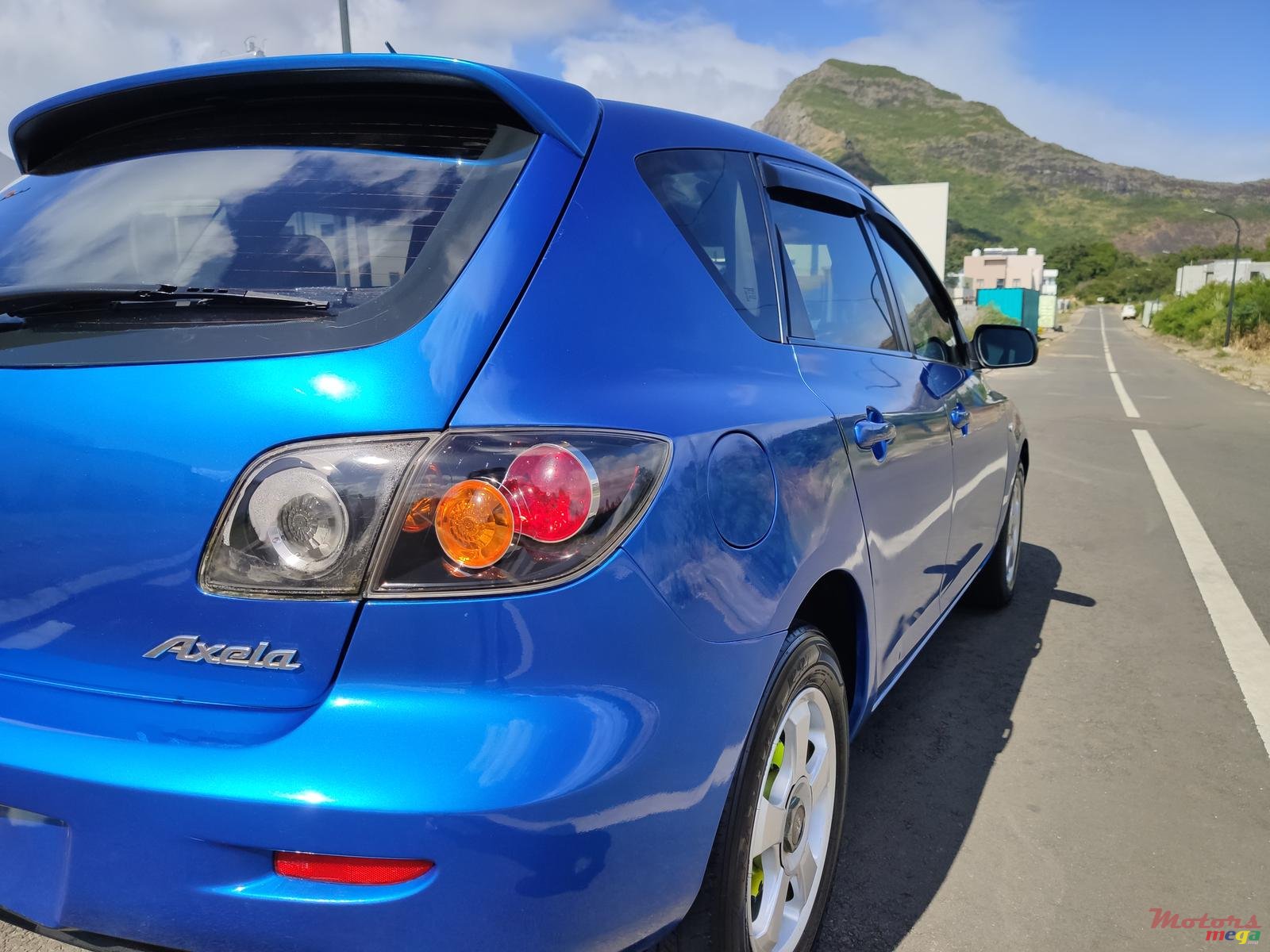 2005' Mazda Axela photo #2