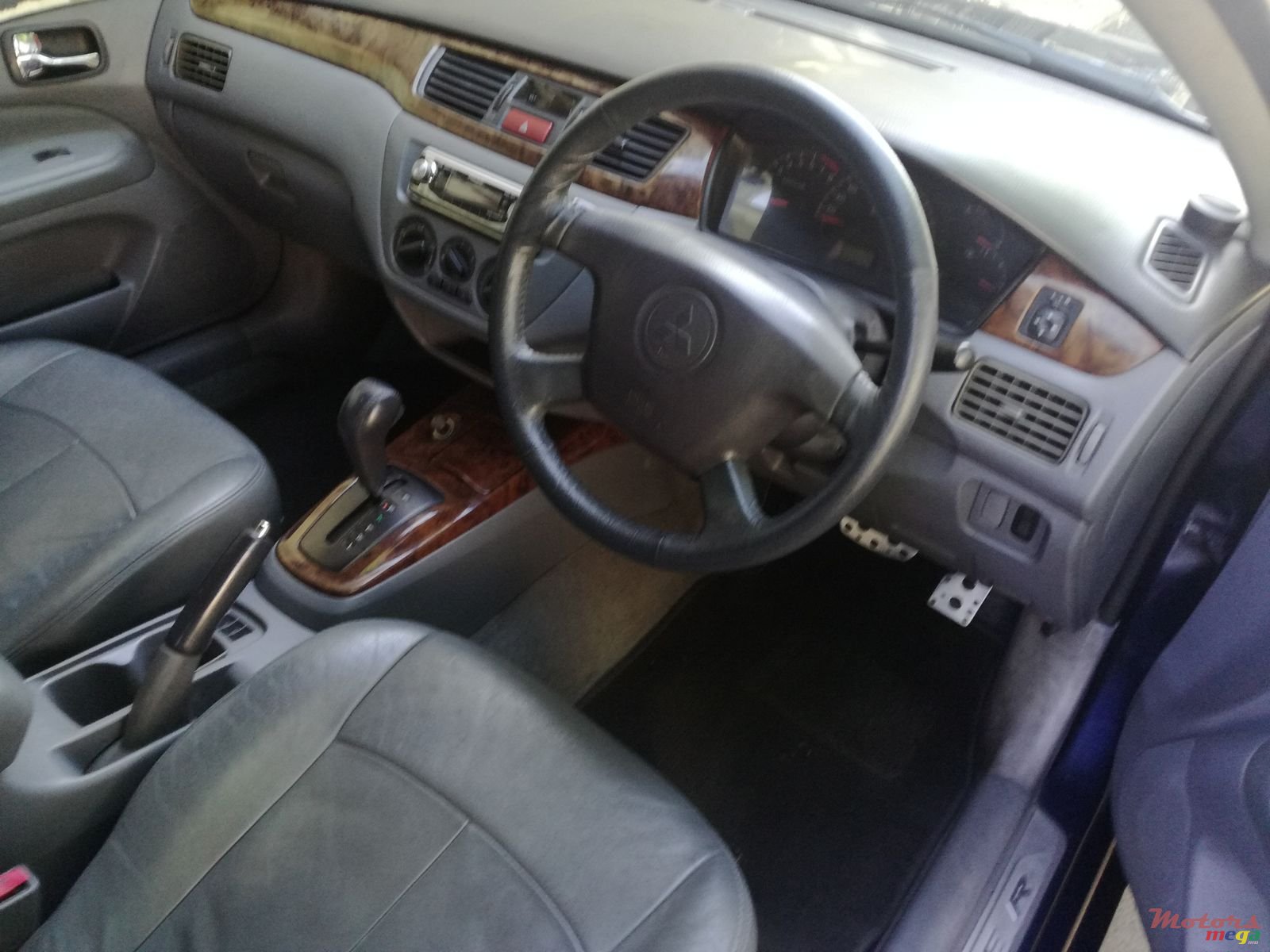 2001' Mitsubishi Lancer photo #3