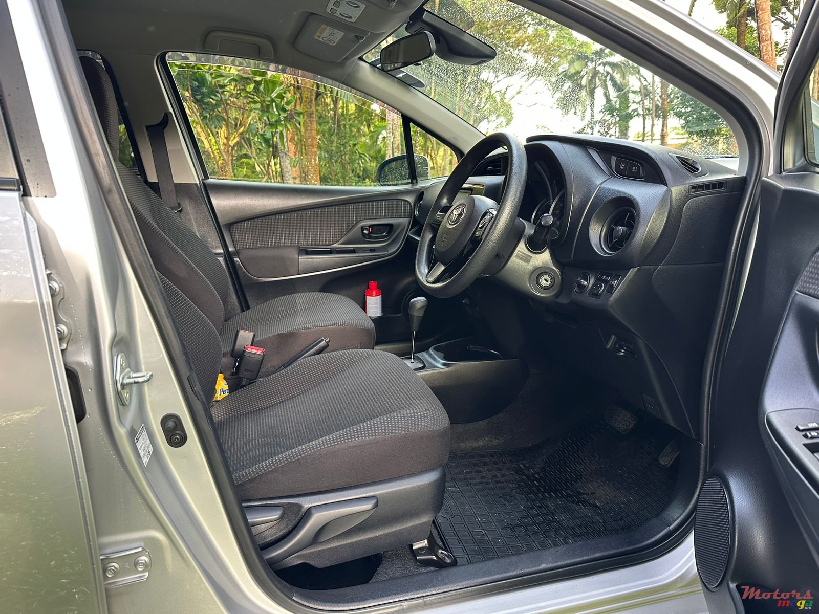 2017' Toyota Vitz Hybrid photo #6