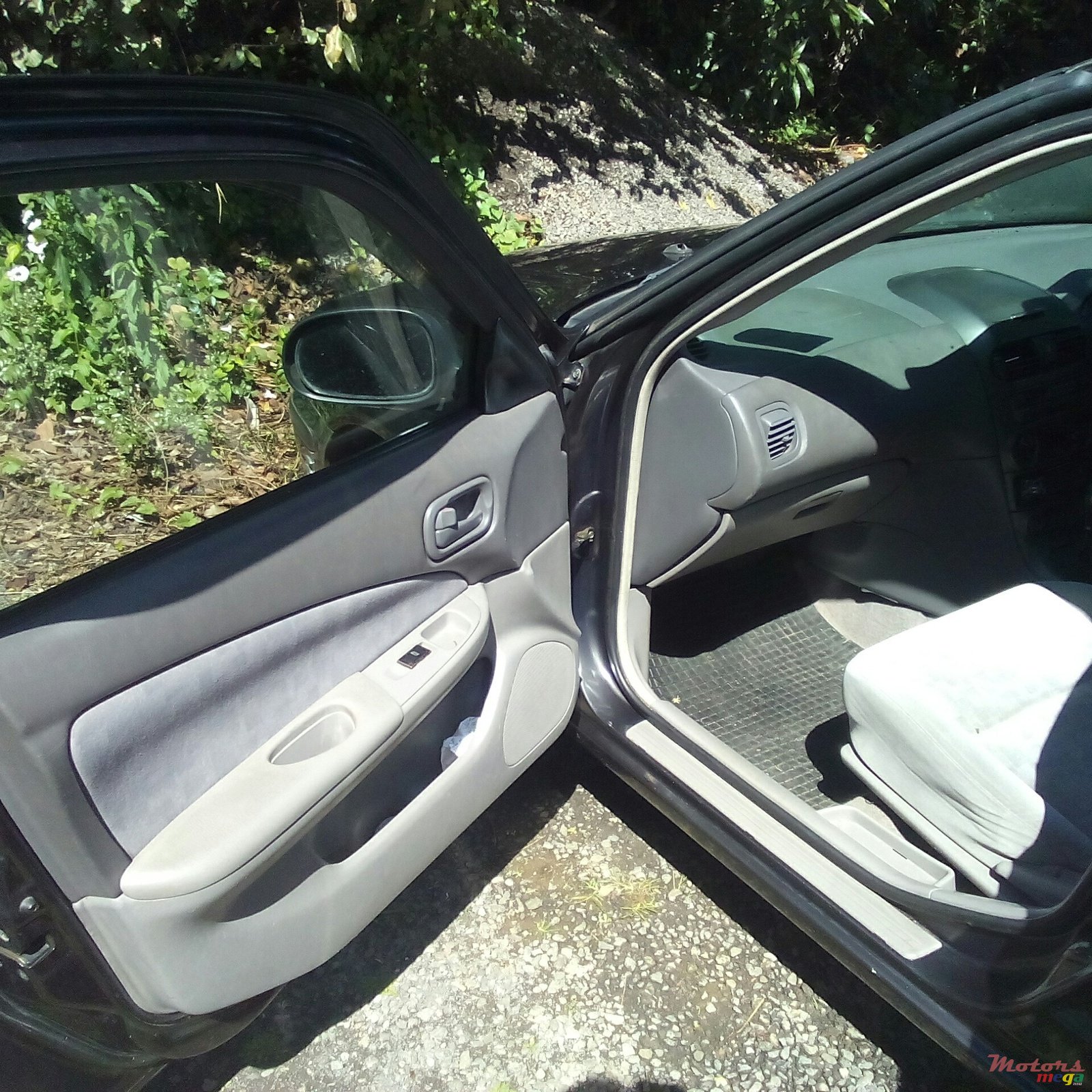 1999' Nissan Sunny photo #2