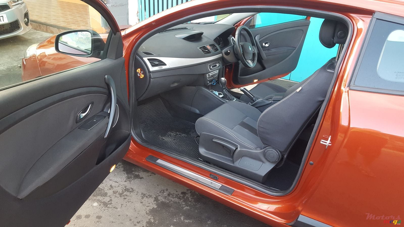 2010' Renault Megane photo #2