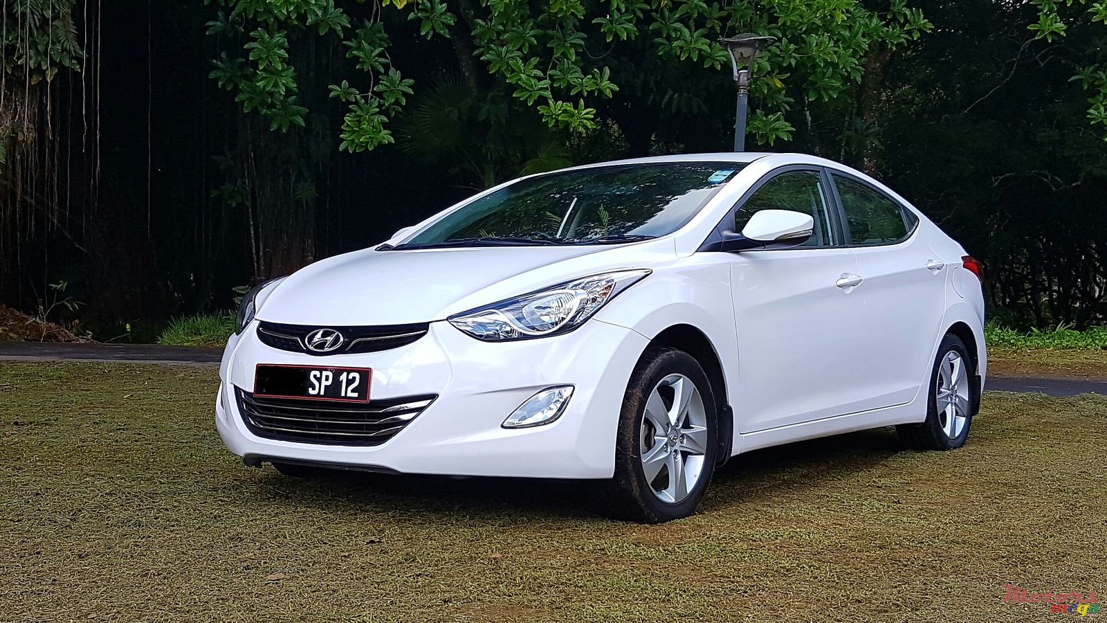 2012' Hyundai Elantra photo #1