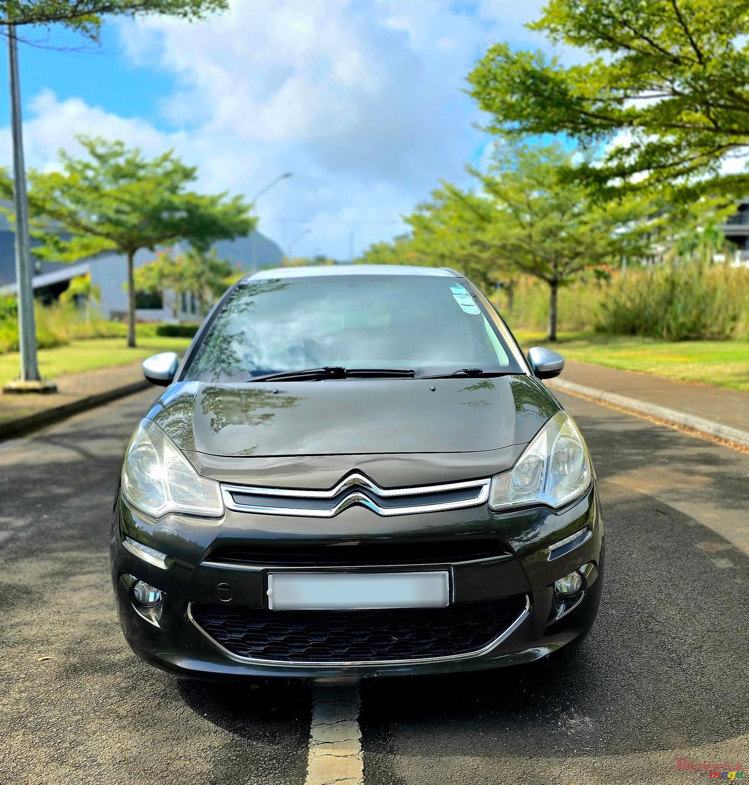 2014' Citroen C3 1.6 Turbo Diesel photo #2