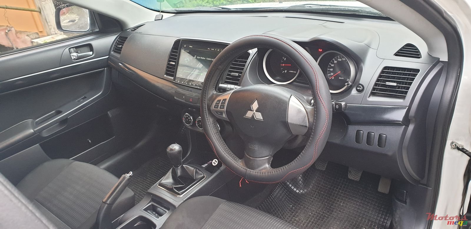 2012' Mitsubishi Lancer Ex photo #4