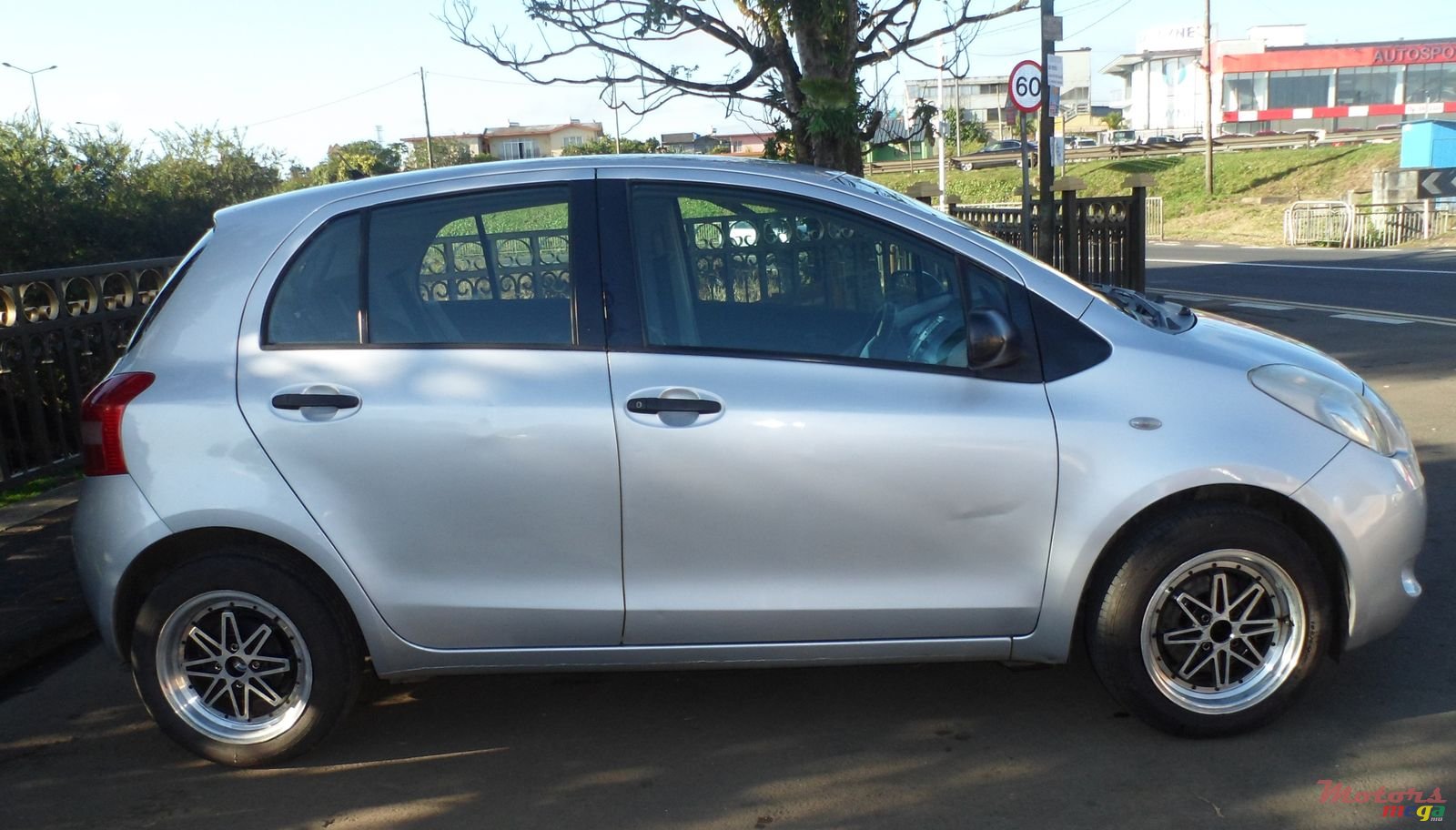 2007' Toyota Vitz photo #4