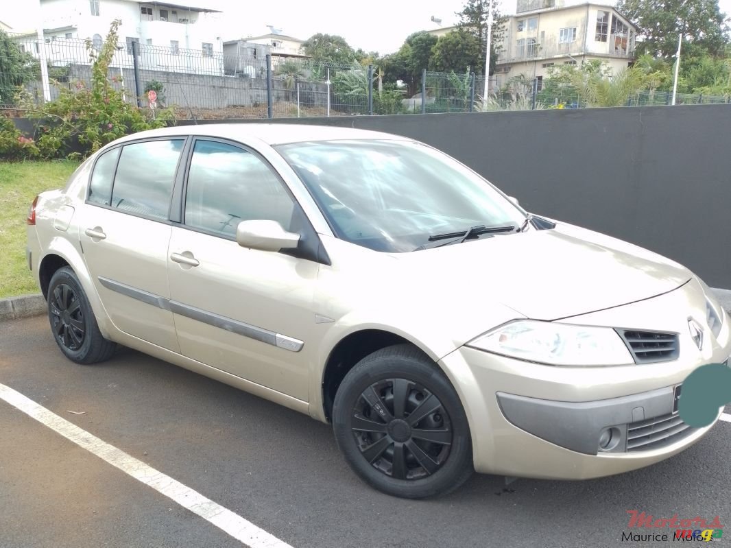 2007' Renault Megane photo #1