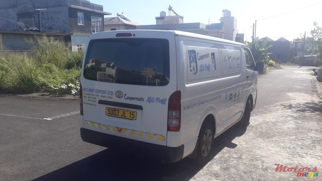 2015' Toyota HiAce photo #1