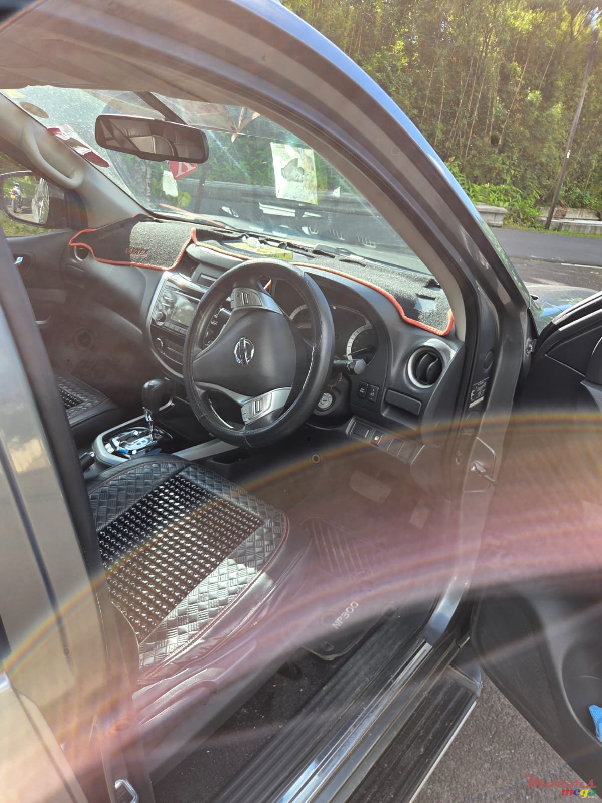 2019' Nissan Navara photo #7