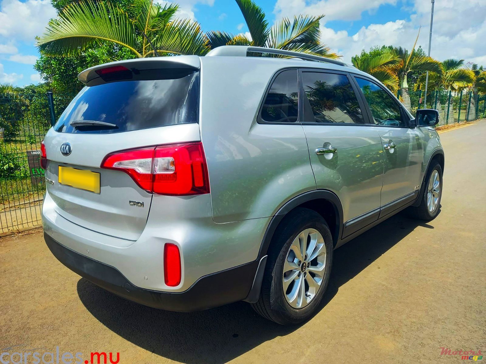 2013' Kia Sorento 2.2 CRDI AWD 7 Seater photo #4