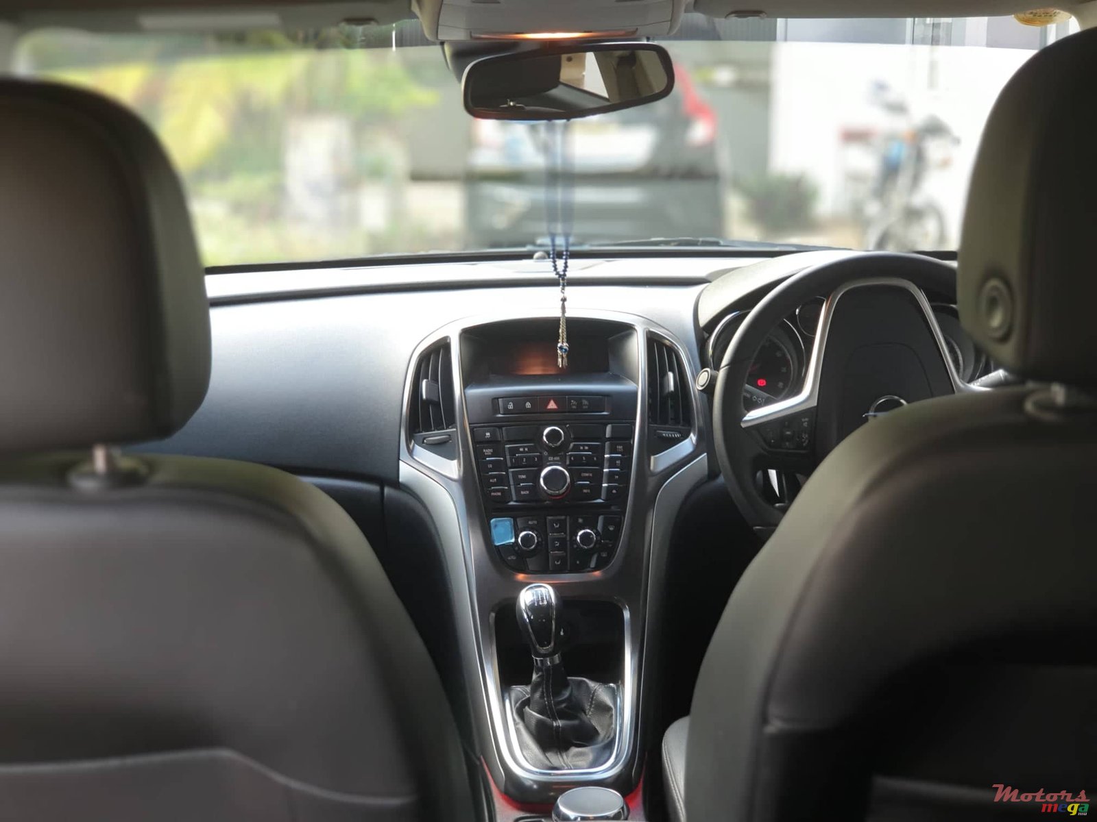 2012' Opel Astra J photo #4