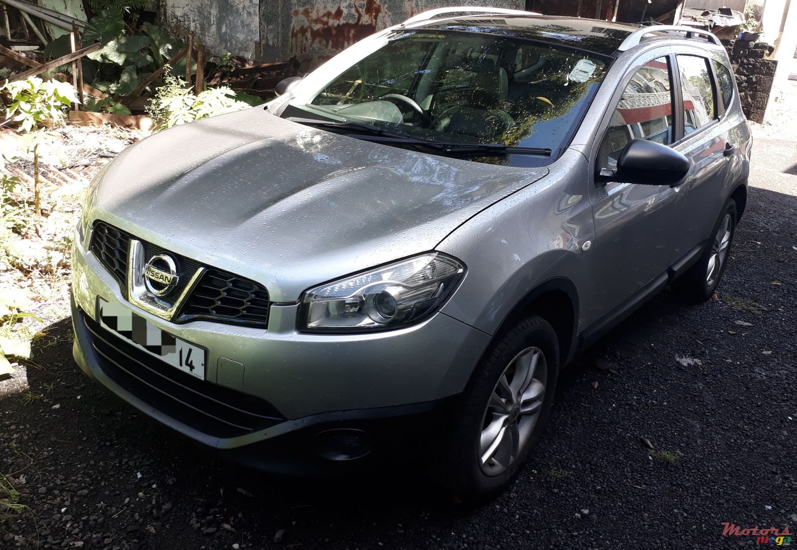 2014' Nissan Qashqai+2 fully executive photo #1