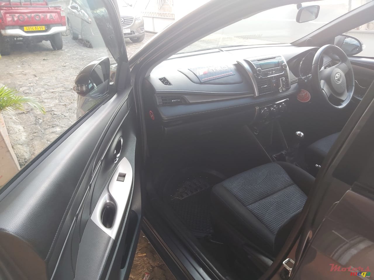 2017' Toyota Yaris G photo #4