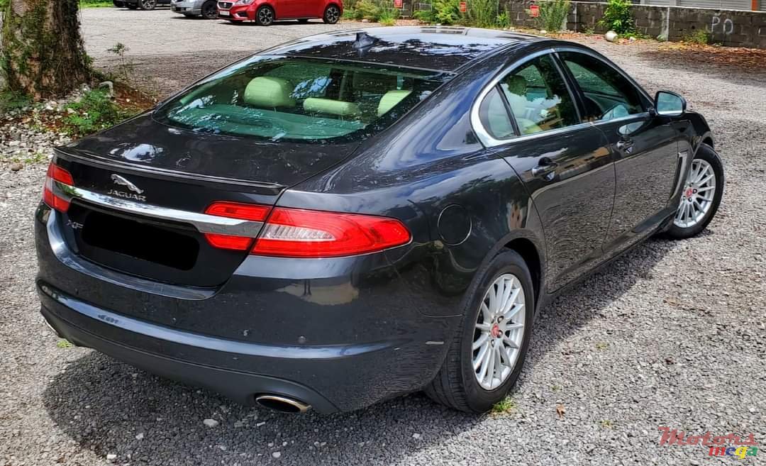 2014' Jaguar XF 2.0T photo #4