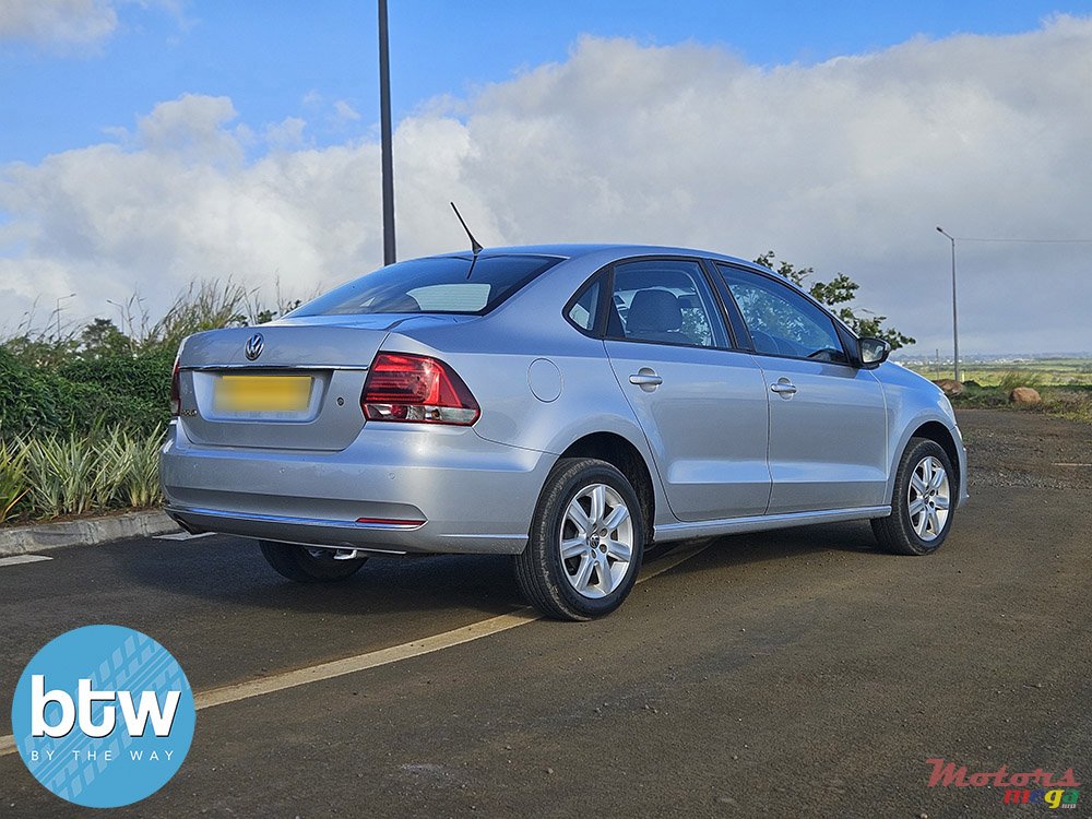 2017' Volkswagen Polo photo #2