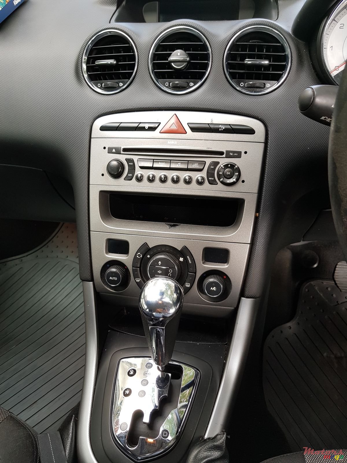 2009' Peugeot 308 photo #3