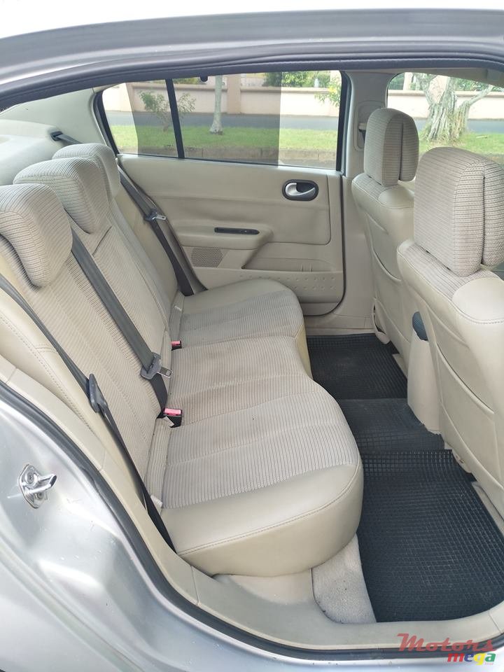 2010' Renault Megane photo #5