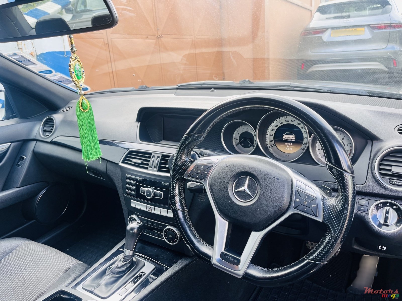 2011' Mercedes-Benz C 180 photo #2