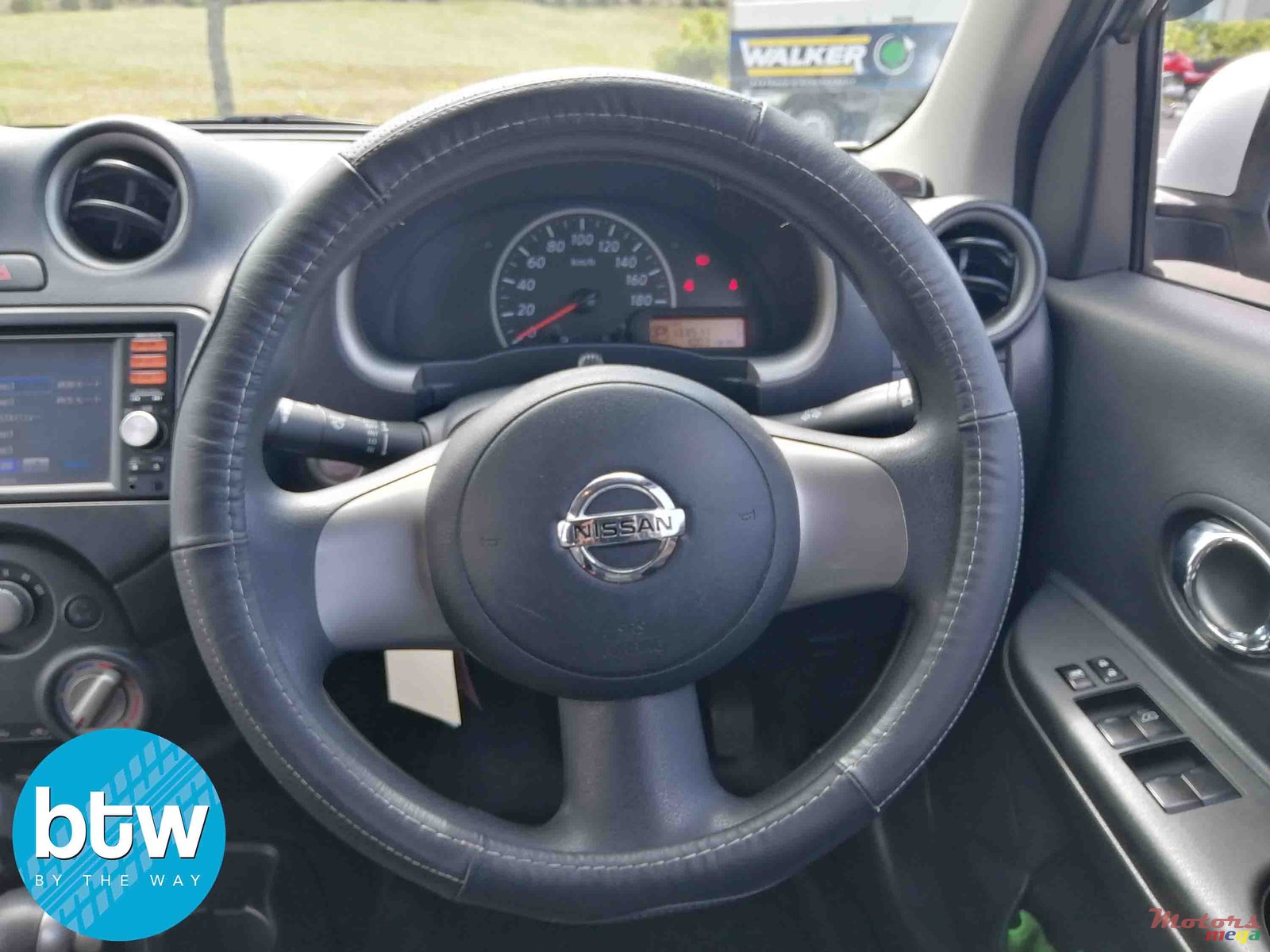 2013' Nissan March photo #6