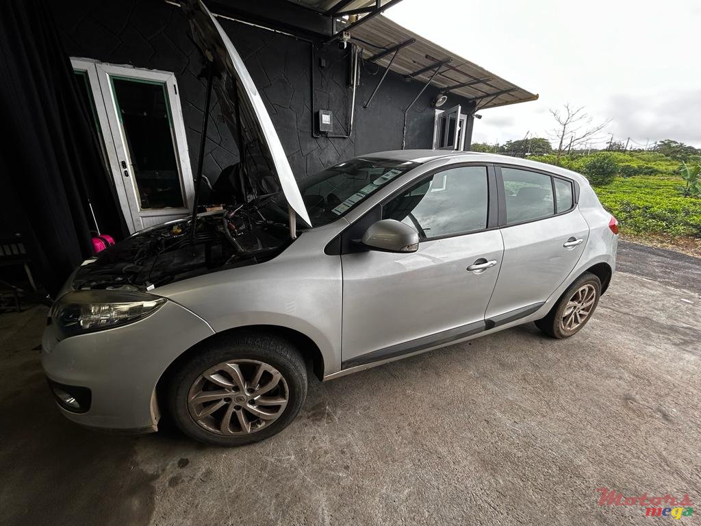 2012' Renault Megane photo #7