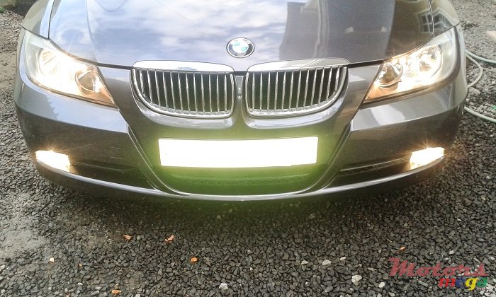 2005' BMW 320 320i photo #3