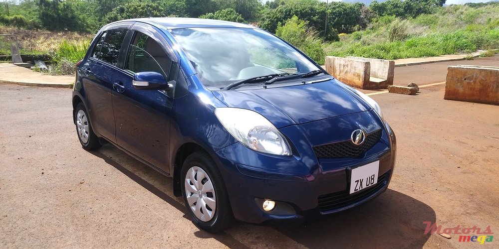 2008' Toyota Vitz 1.0 photo #2